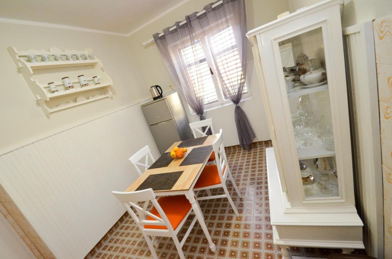 Red House Apartment Kotor Dış mekan fotoğraf